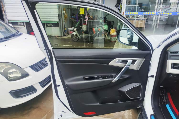 Used Geely Auto Emgrand X7 Sport 2020 1.8TD DCT Two-Wheel Drive Smart Connect 4G-Enabled Version
