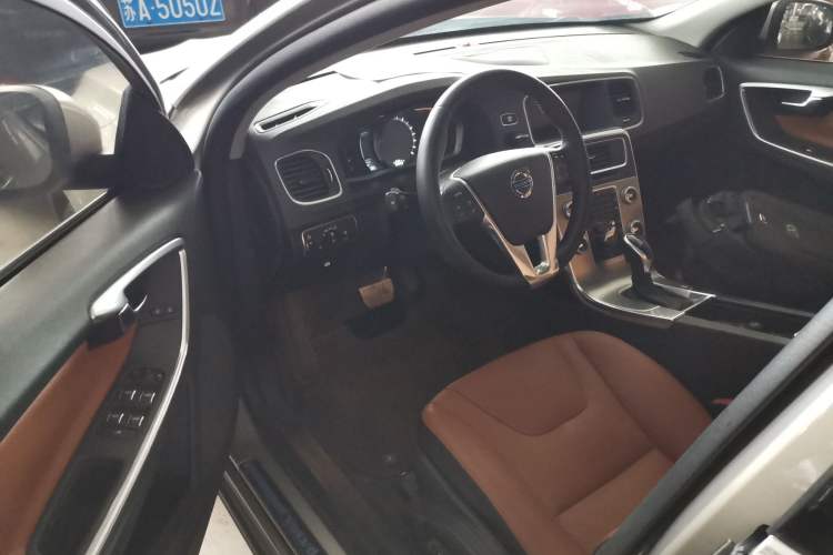 Used Volvo S60 2016 S60L T4 Zhiyuan Edition
