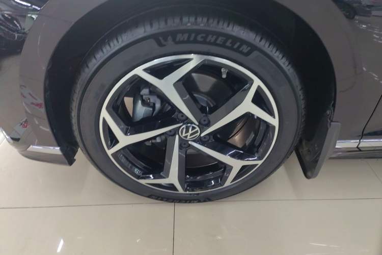 Used Volkswagen Magotan 2025 Zhongxiang Version 330TSI DSG Luxury Edition
