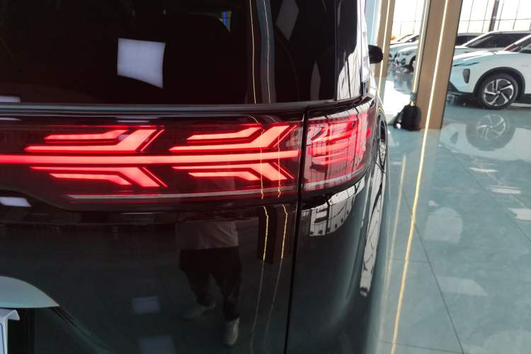 Used Denza D9 2022 DM-i 970 Four-Wheel Drive Flagship Model
