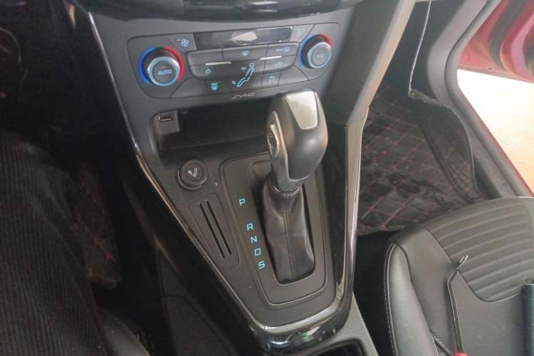 Used Ford Focus 2015 Hatchback 1.6L Automatic Fashion Edition
