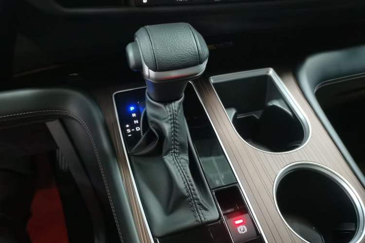 Used Toyota Granvia 2024 2.5L Hybrid Prestige PLUS Edition
