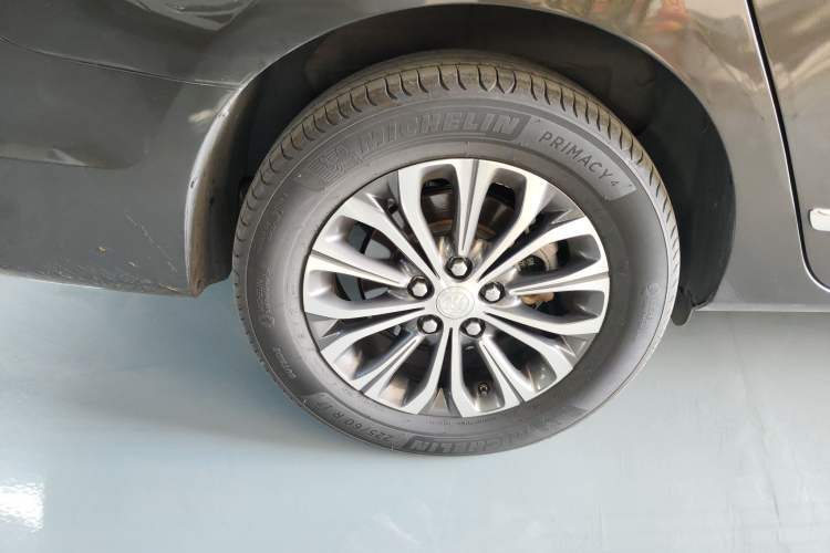 Used Buick GL8 2021 Land Cruiser Executive Class 652T Luxury Model
