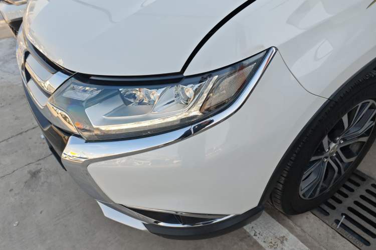 Used Mitsubishi Outlander 2018 2.4L 4x4 Elite Edition 5 Seats