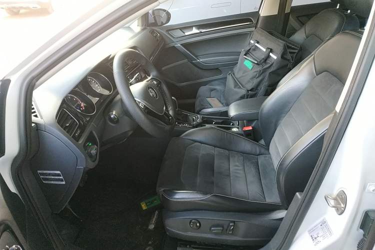 Used Volkswagen Golf 2015 1.4TSI Automatic Flagship Model
