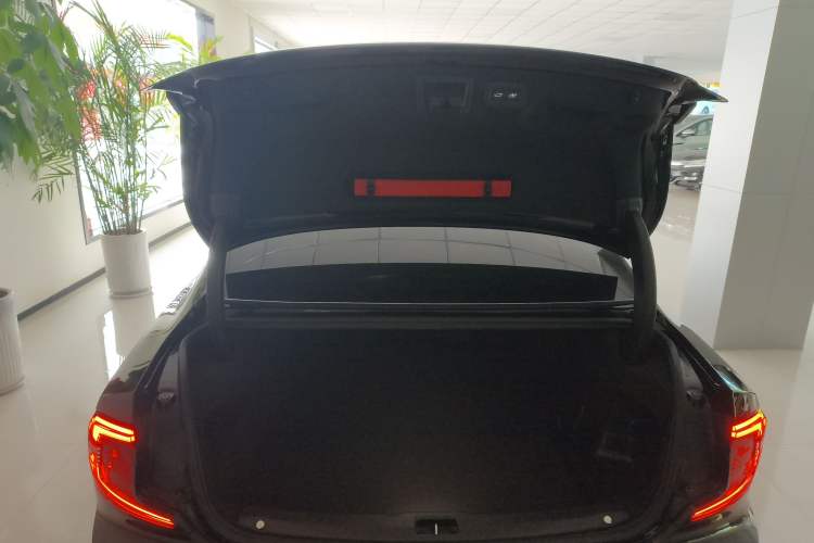 Used Volvo S90 New Energy 2025 Plug-in Hybrid Four-Wheel Drive Long-Range Luxury Smart Edition
