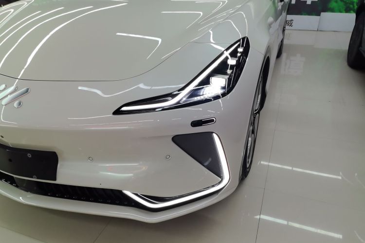 Used  LS7 2023 100kWh Lux Rear-Drive Version