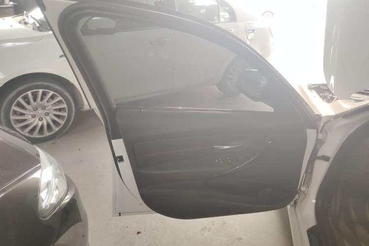 Used BMW 3 Series 2014 320i Sport Design Package
