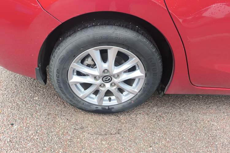 Used Mazda Mazda 3 Axela 2016 Sedan 1.5L Automatic Luxury Model
