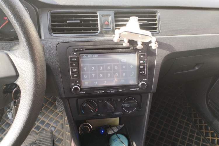 Used Volkswagen Santana 2013 1.4L Manual Fashion Edition