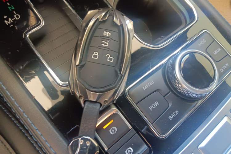 Used Beijing Auto BJ40 2019 2.0T Automatic Four-Wheel Drive Urban Hunter Edition Premium Model China V Emission Standard
