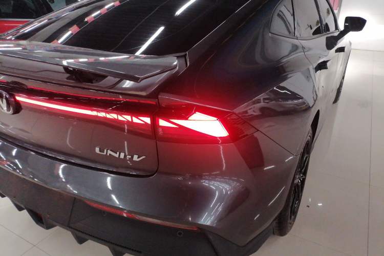 Used Changan UNI-V 2024 1.5T High-Energy Version
