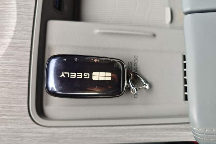 Used  E8 2024 550 km Range Rear-Drive MAX