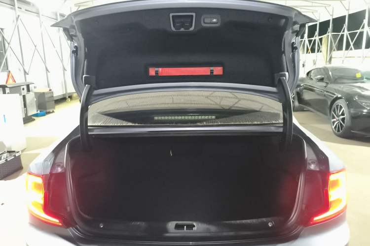 Used Volvo S90 2018 T5 Zhiyuan Edition
