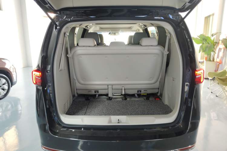 Used Buick GL8 2021 Land Cruiser Executive Class 652T Luxury Model
