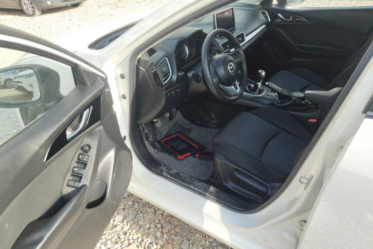 Used Mazda Mazda 3 Axela 2016 Sedan 1.5L Manual Comfort Model