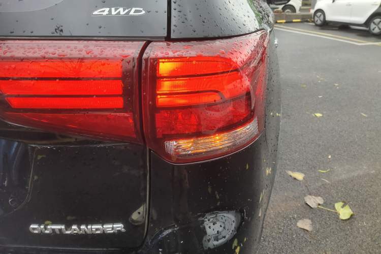 Used Mitsubishi Outlander 2016 2.4L 4x4 Elite Edition 5 Seats
