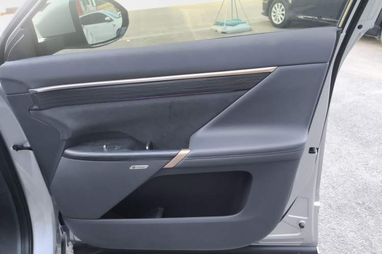 Used  eπ008 2024 210Max Range-Extended Version 6 Seats
