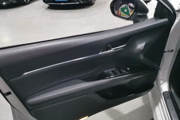 Used Toyota Camry 2021 2.0G Luxury Edition
