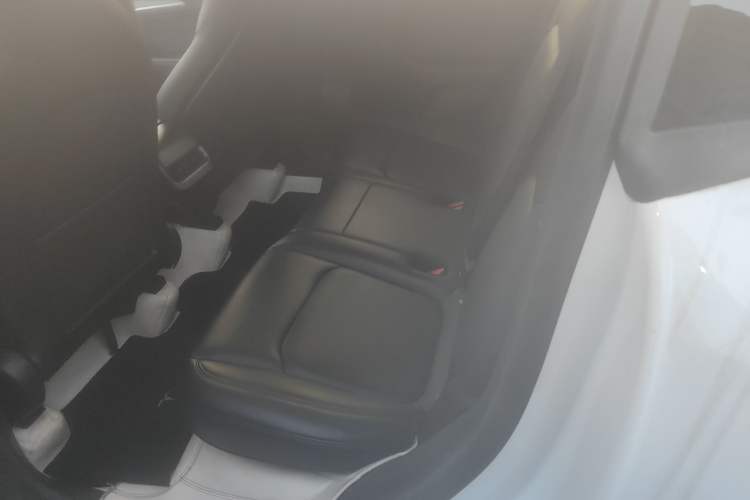 Used Tesla Model Y 2023 Rear-Wheel-Drive Version
