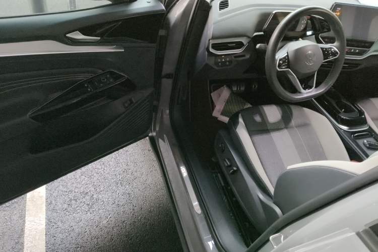 Used Volkswagen ID.4 CROZZ 2022 Long-Range PURE+ Edition