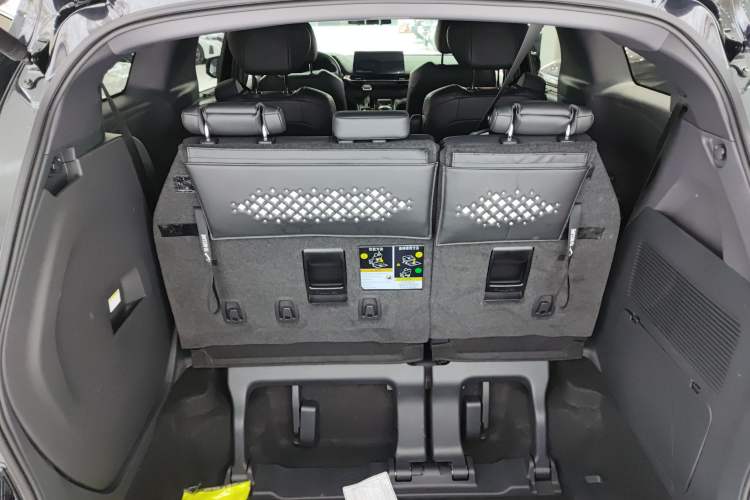 Used Toyota Sienna 2023 2.5L Hybrid Deluxe Edition
