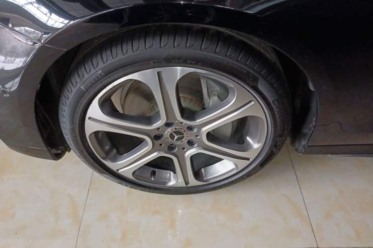 Used Mercedes-Benz E-Class 2019 E 300 L Sporty and Stylish Model