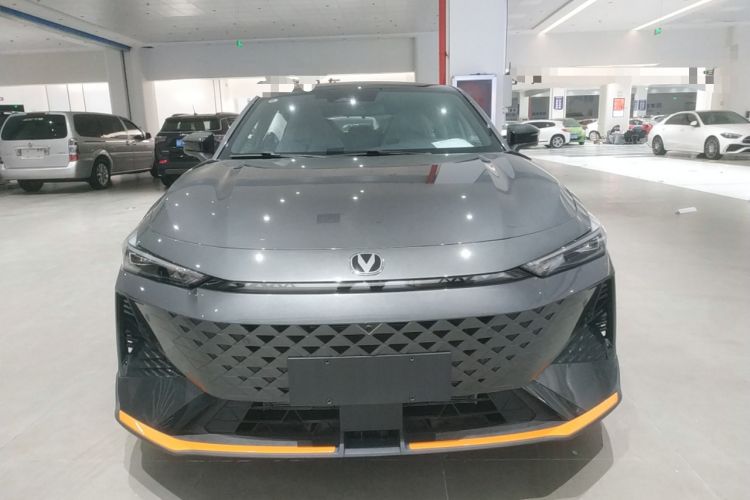 Used Changan UNI-V 2025 1.5T 500Bar Prestige Sporty Version