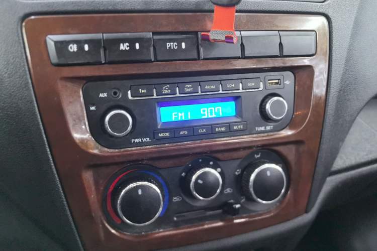 Used Chana Ruixing EM60 2023 All-Electric Coach 4525 mm Long Flat Roof with Rear-Hinged Doors 6 Seats 60 kW 38.7 kWh
