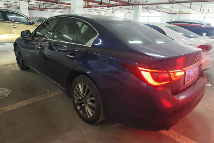 Used Infiniti Q50L 2018 2.0T Enjoyment Version China VI Standard
