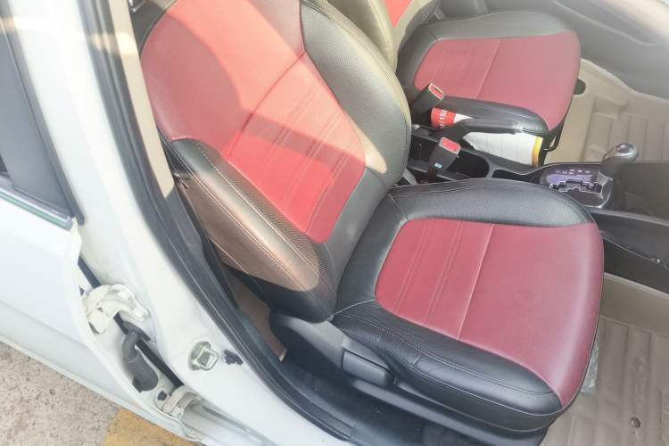 Used Kia K2 2015 Hatchback 1.4L AT GLS Cool Edition
