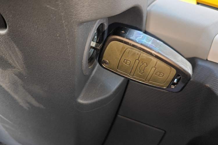 Used Chery QQ Ice Cream 2022 170km Sundae Phosphate Lithium-Ion