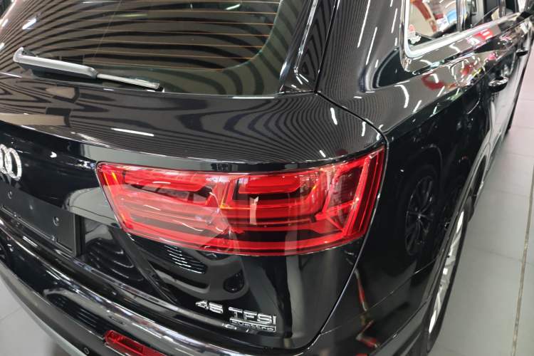 Used Audi Q7 2019 45 TFSI Comfort Model

