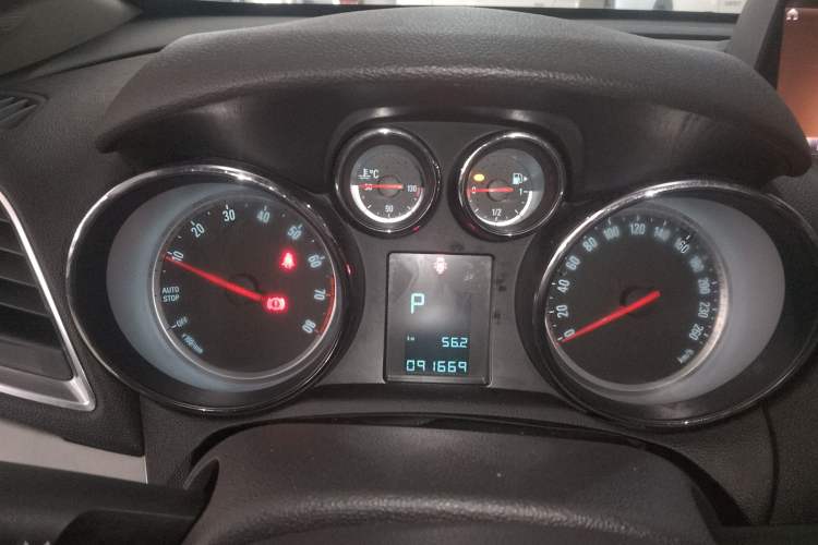 Used Buick Encore 2015 1.4T Automatic Two-Wheel Drive Urban Elite Version
