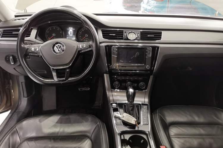 Used Volkswagen Passat 2017 330TSI DSG Luxury Edition
