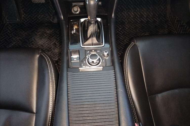 Used Mazda Mazda 3 Axela 2017 Hatchback 2.0L Automatic Luxury Model Emission Standard China V
