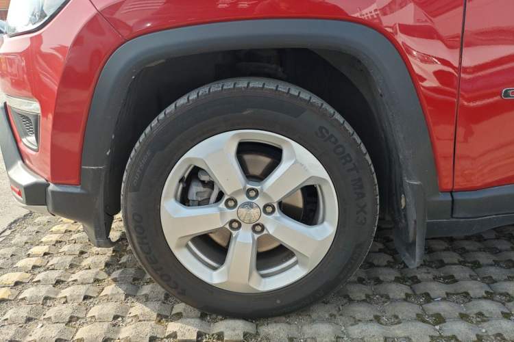 Used  Compass 2017 200T Automatic Family Edition
