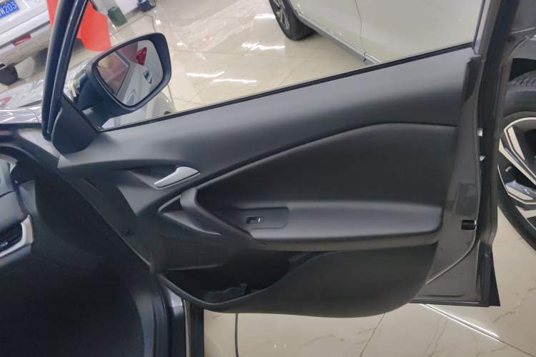 Used Chevrolet Trax 2019 Redline 335T CVT Trendy Version China VI Standard
