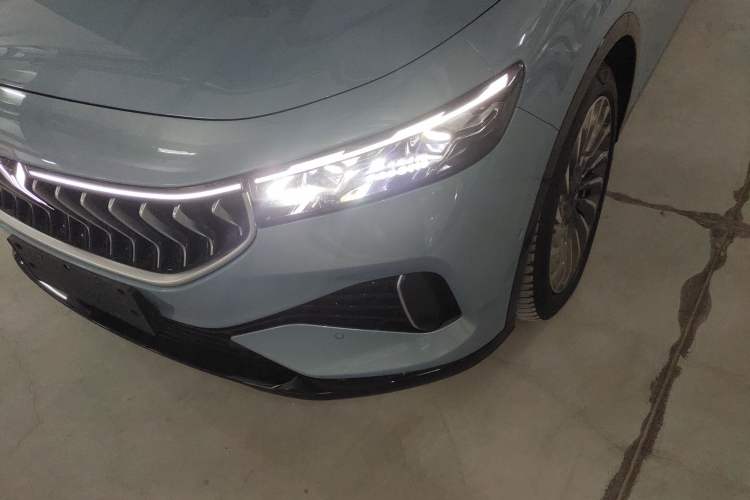 Used VOYAH FREE 2021 Four-Wheel Drive Standard Range-Extended Exclusive Luxury Package
