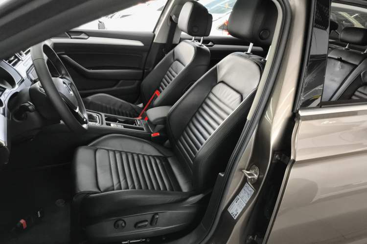 Used Volkswagen Magotan 2019 330TSI DSG Leading Edition China V Standard
