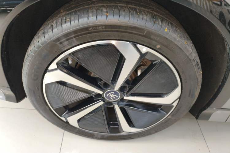 Used BYD Song L EV 2025 Intelligent Driving Version 662 km LiDAR Excellence Edition
