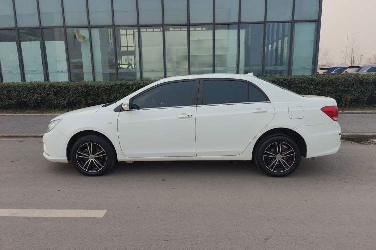 Used BYD Surui 2015 Revised Version 1.5L Manual Luxury Edition
