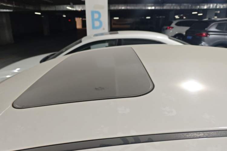 Used Roewe 350 2015 1.5L Automatic Luxury Sunroof Edition
