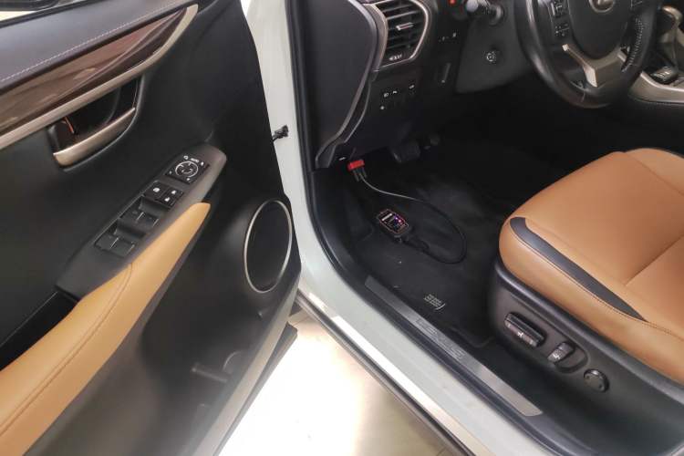 Used Lexus NX 2015 300h All-Wheel-Drive Fēngzhì Edition
