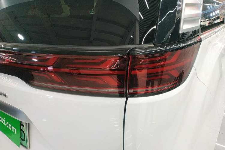 Used Denza D9 2022 DM-i 970 Four-Wheel Drive Prestige Model
