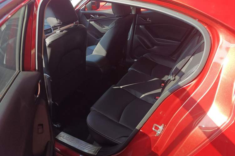 Used Mazda Mazda 3 Axela 2014 Hatchback 1.5L Automatic Luxury Model
