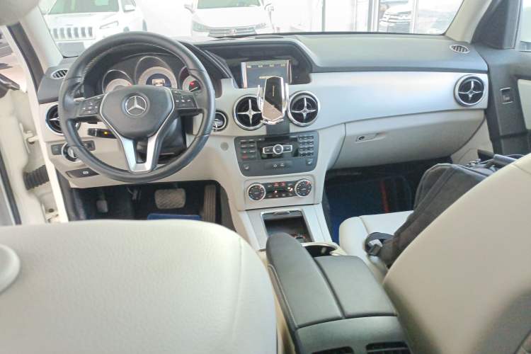 Used Mercedes-Benz GLK-Class 2013 GLK 300 4MATIC Dynamic Sunroof Model
