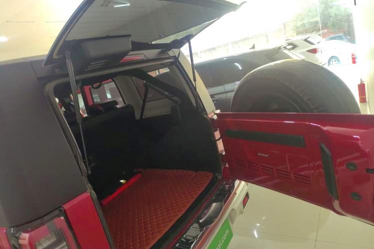 Used Beijing Auto BJ40 2023 2.0T Automatic Four-Wheel Drive Urban Hunter Edition Chivalrous Type
