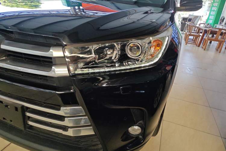 Used Toyota Highlander 2018 2.0T Four-Wheel Drive Luxury Version 7 Seats China VI Standard
