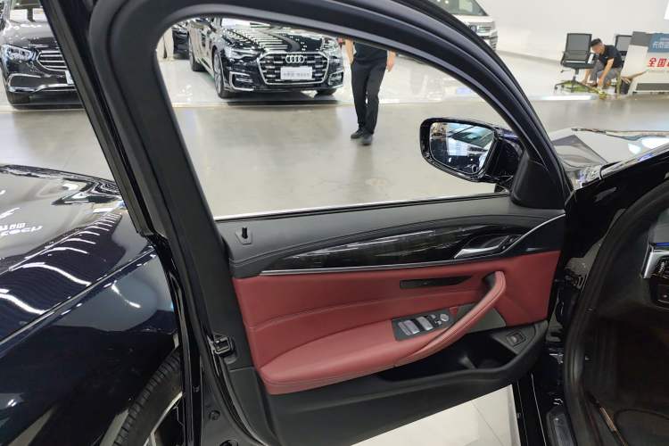 Used BMW 5 Series 2022 Second Facelift 525Li M Sport Package
